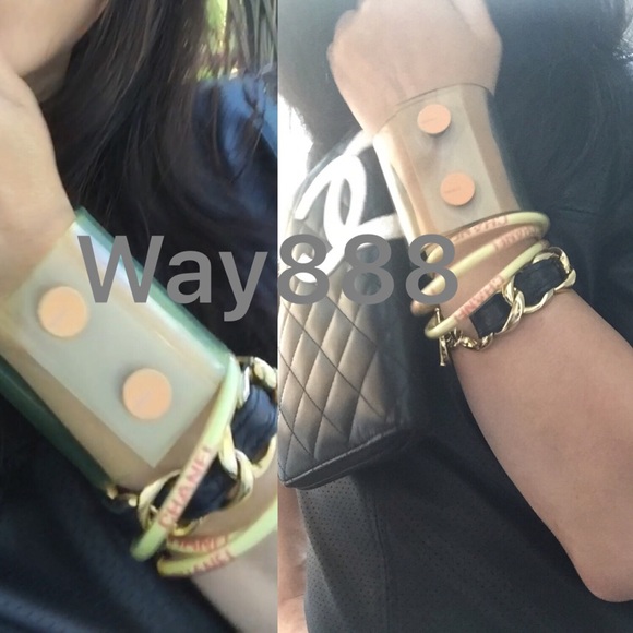 Authentic Chanel Vinyl Bracelet Clear - Picture 8 of 8